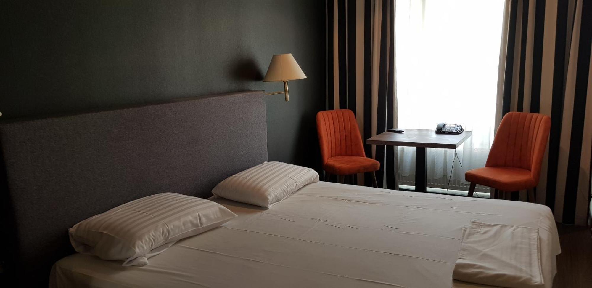 Hotel Aviation Saint-Gilles Eksteriør billede